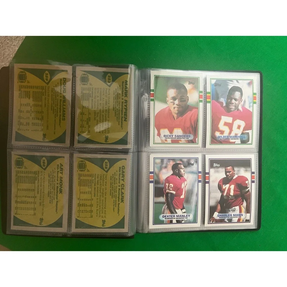 Washington Redskins 1989 Topps complete Team Set with 40 card collector‎ album.